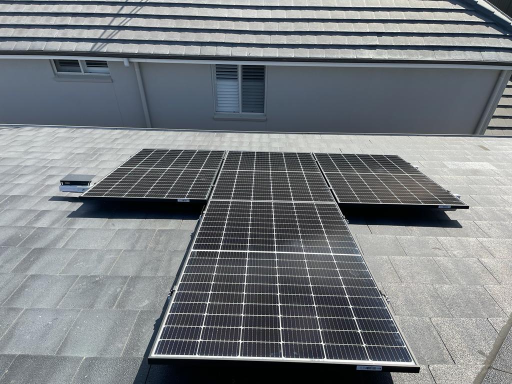 rec twinpeak 4 solar panel on rooftop